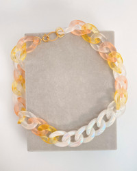 Collier en mailles colorées en acétate