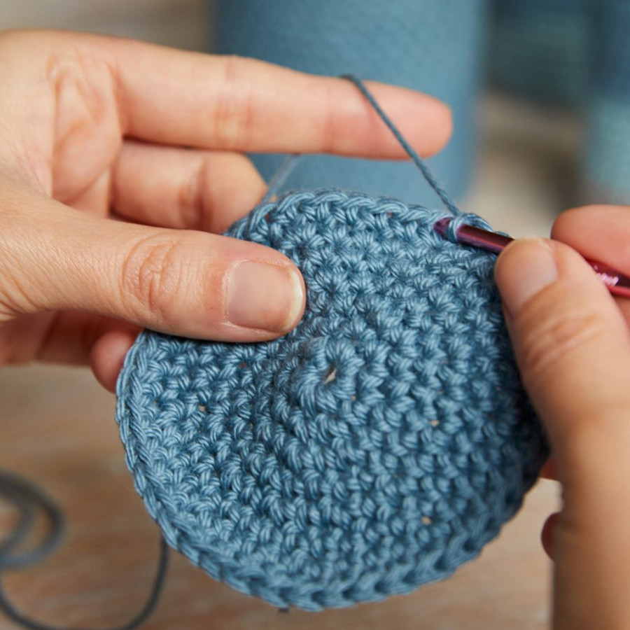 Aiguilles à tricoter, crochet et tout le matériel