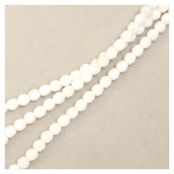 Perles de Bohème sur Fil - Rondes Facettées Blanc Opaque 4 mm