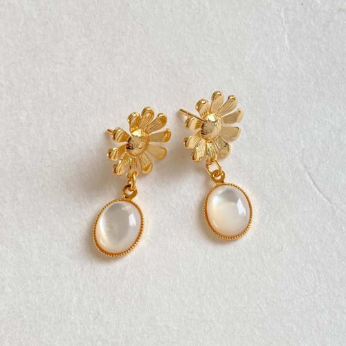 Clou d'oreille Pâquerette Doré à l'or fin 24K - 2 pcs