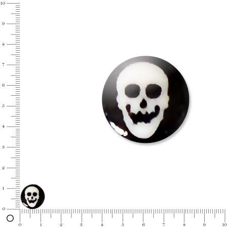 Perle plate Ø 12 mm - Tête de mort blanche