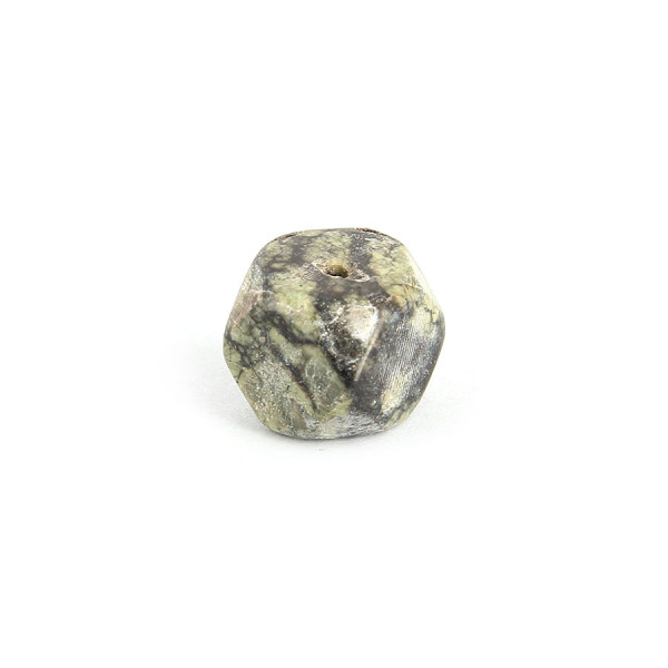 Perle cubique biseautée en pierre marbrée - Naturel et noir - 12 x 12 mm