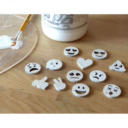 Emojis en bois médium - H. 3 cm - 12 pcs